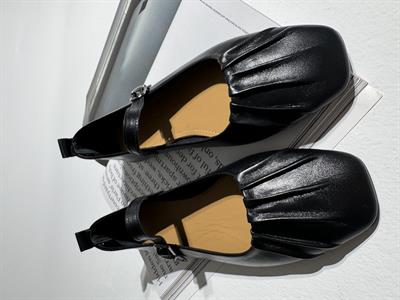 Mathilda Siyah Büzgü Detaylı Deri Babet 