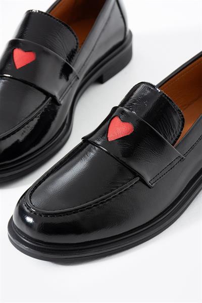 Noir Amour Kalp Detaylı Siyah Rugan Kadın Loafer