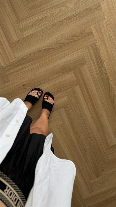 Parmak Arası Yüzük Detaylı Çaprak Bant Terlik Siyah