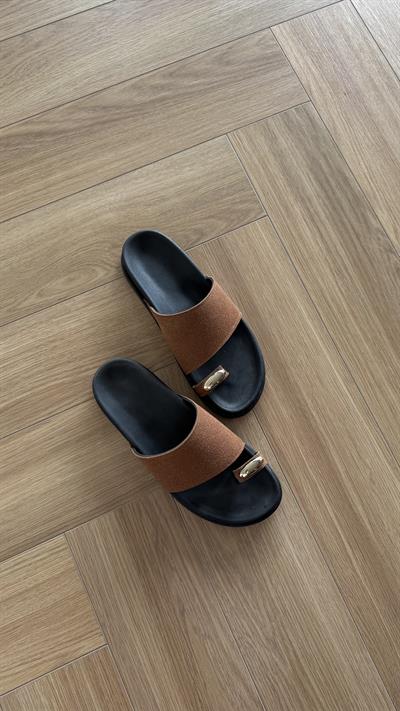 Parmak Arası Yüzük Detaylı Çaprak Bant Terlik Taba