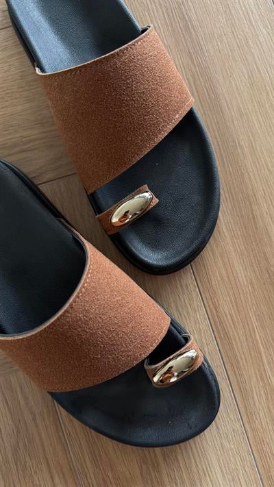 Parmak Arası Yüzük Detaylı Çaprak Bant Terlik Taba