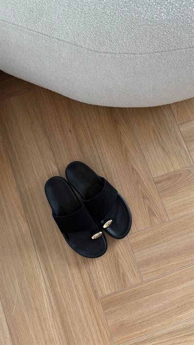 Parmak Arası Yüzük Detaylı Çaprak Bant Terlik Siyah