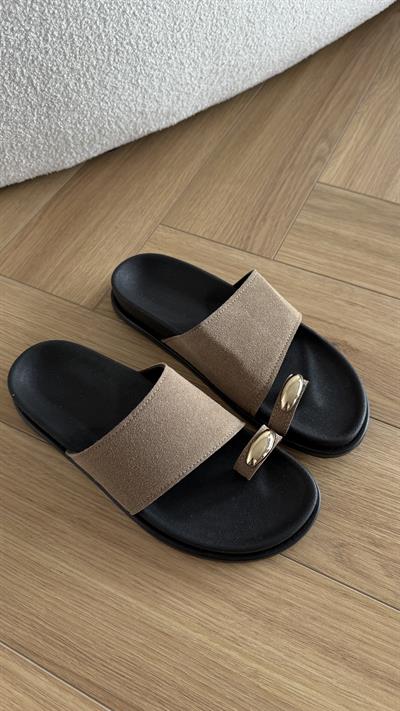 Parmak Arası Yüzük Detaylı Çaprak Bant Terlik Vizon