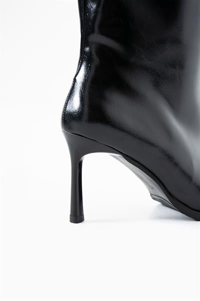 River High Sivri Burun Önden Dikişli Siyah Kadın Çizme