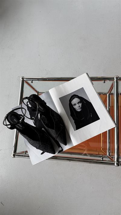 Simsiyah Icon Siyah Dantel Bilekten Bağlı Stiletto