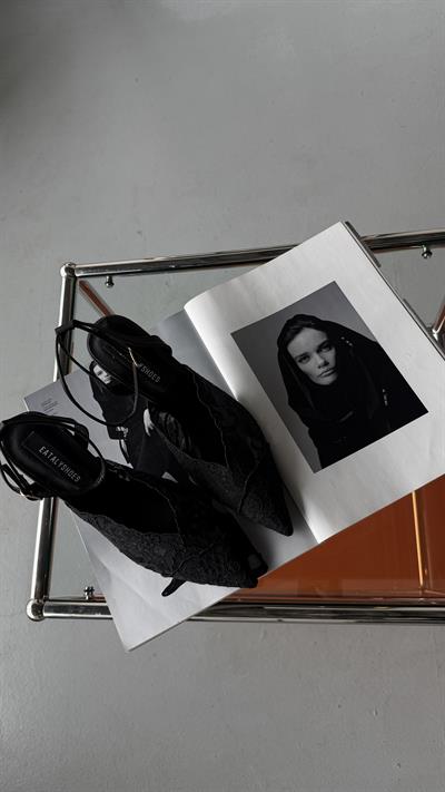 Simsiyah Icon Siyah Dantel Bilekten Bağlı Stiletto