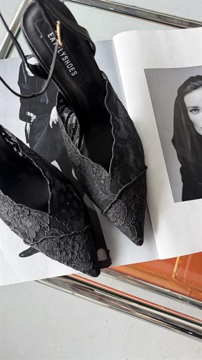 Simsiyah Icon Siyah Dantel Bilekten Bağlı Stiletto