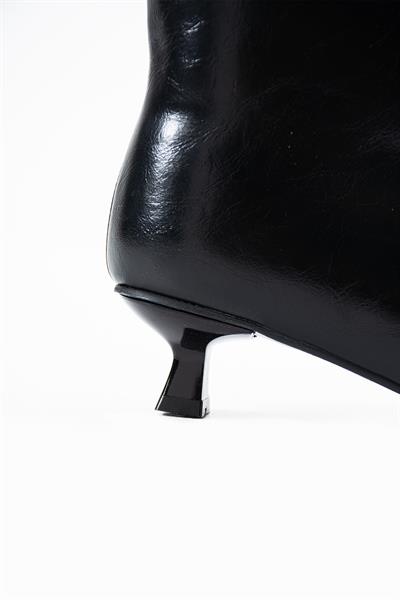 Siyah Cilt Deri Kadın Kısa Topuk Botie