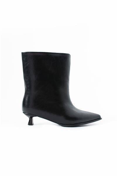 Siyah Cilt Deri Kadın Kısa Topuk Botie