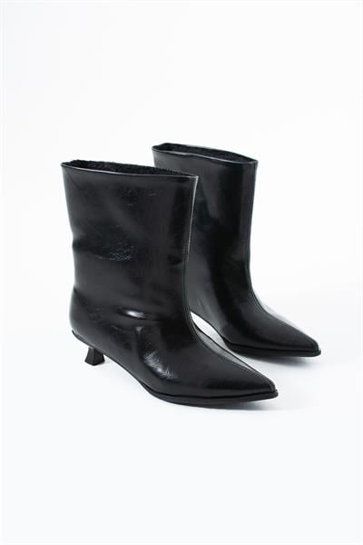 Siyah Cilt Deri Kadın Kısa Topuk Botie