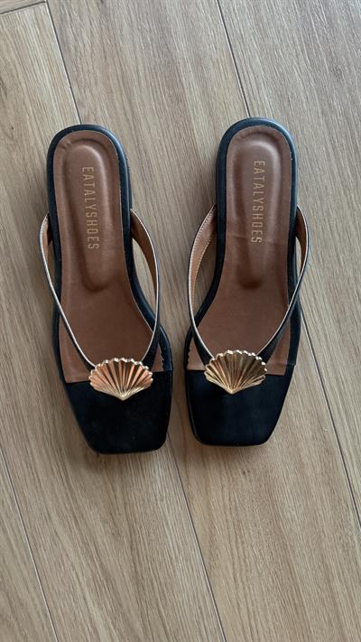 Siyah Cilt Midye Kabuklu Parmak Arası Düz Terlik