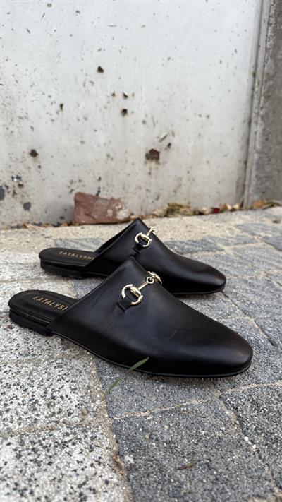 Siyah Cilt Tokalı Düz Model Terlik