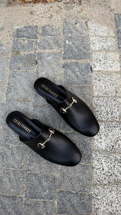 Siyah Cilt Tokalı Düz Model Terlik