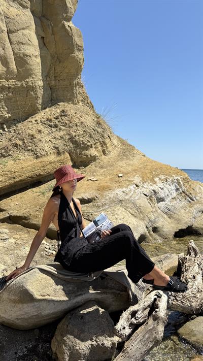 Siyah Süet Sepet Model Tokalı Düz Kadın Terlik