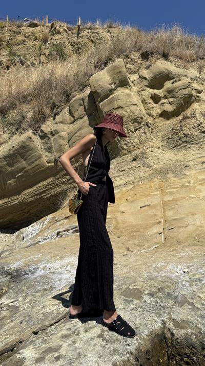 Siyah Süet Sepet Model Tokalı Düz Kadın Terlik