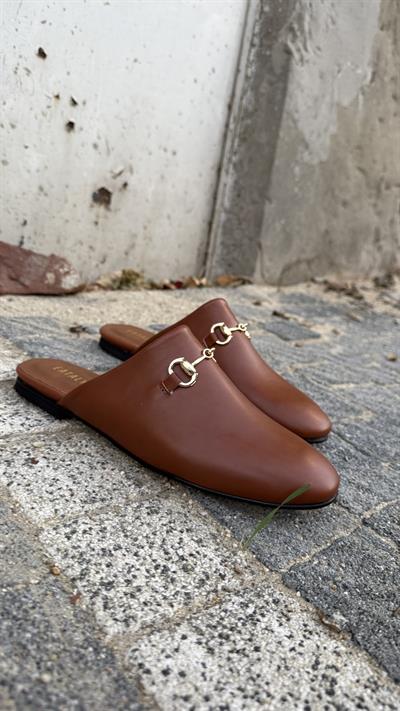 Taba Cilt Tokalı Düz Model Terlik