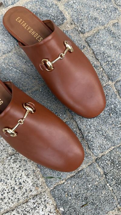 Taba Cilt Tokalı Düz Model Terlik