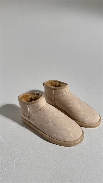 Ultra Mini Bej Süet İçi Tüylü Düz Taban Bilekte Bot 