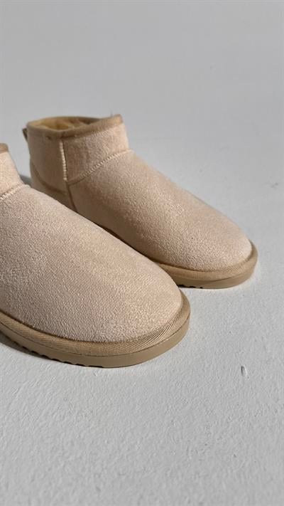 Ultra Mini Bej Süet İçi Tüylü Düz Taban Bilekte Bot 