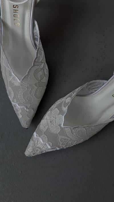 White Icon Bembeyaz Dantel Bilekten Bağlı Stiletto