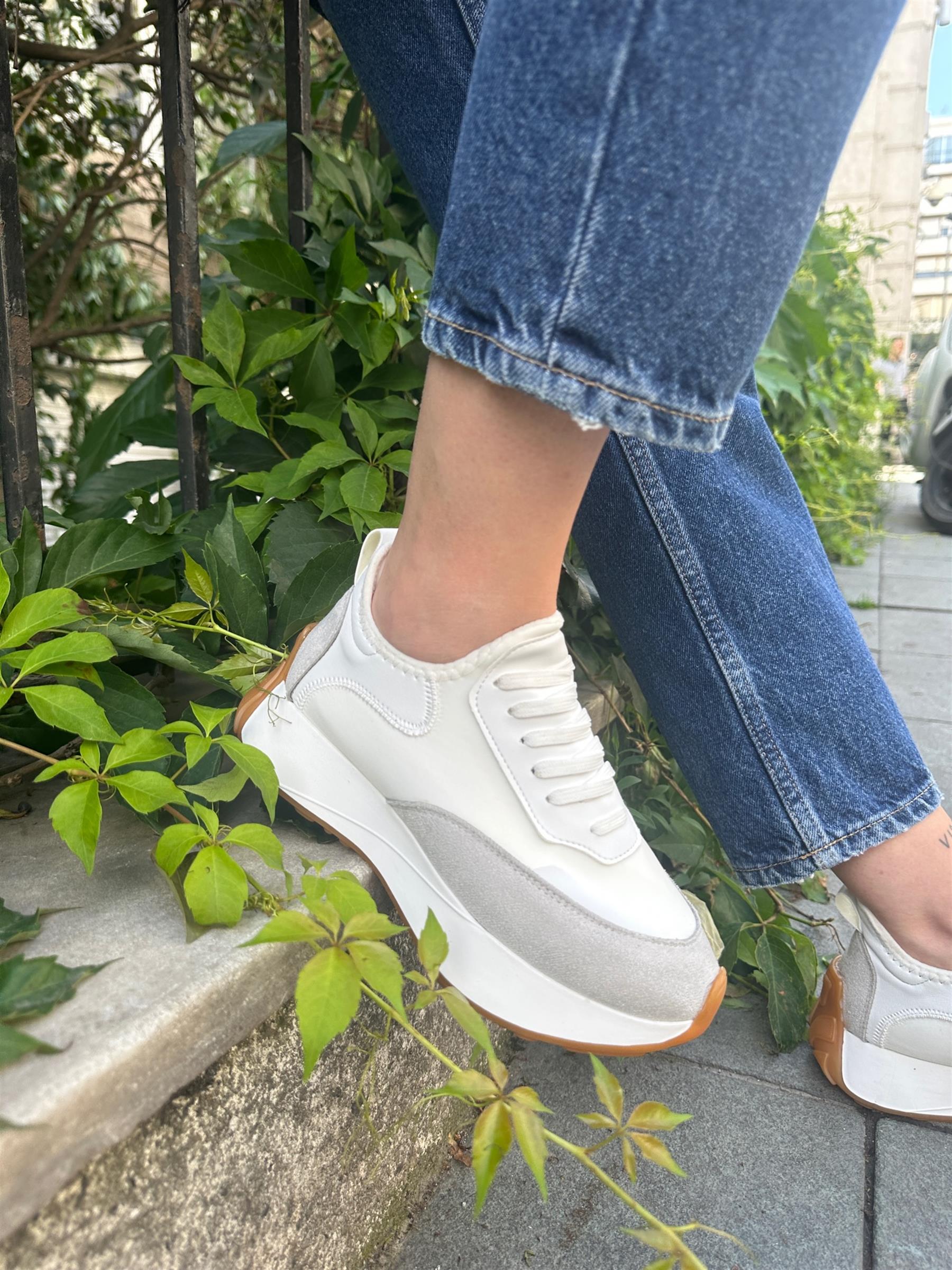 207-296 Beyaz Beyaz Lastik Detaylı Kadın Spor