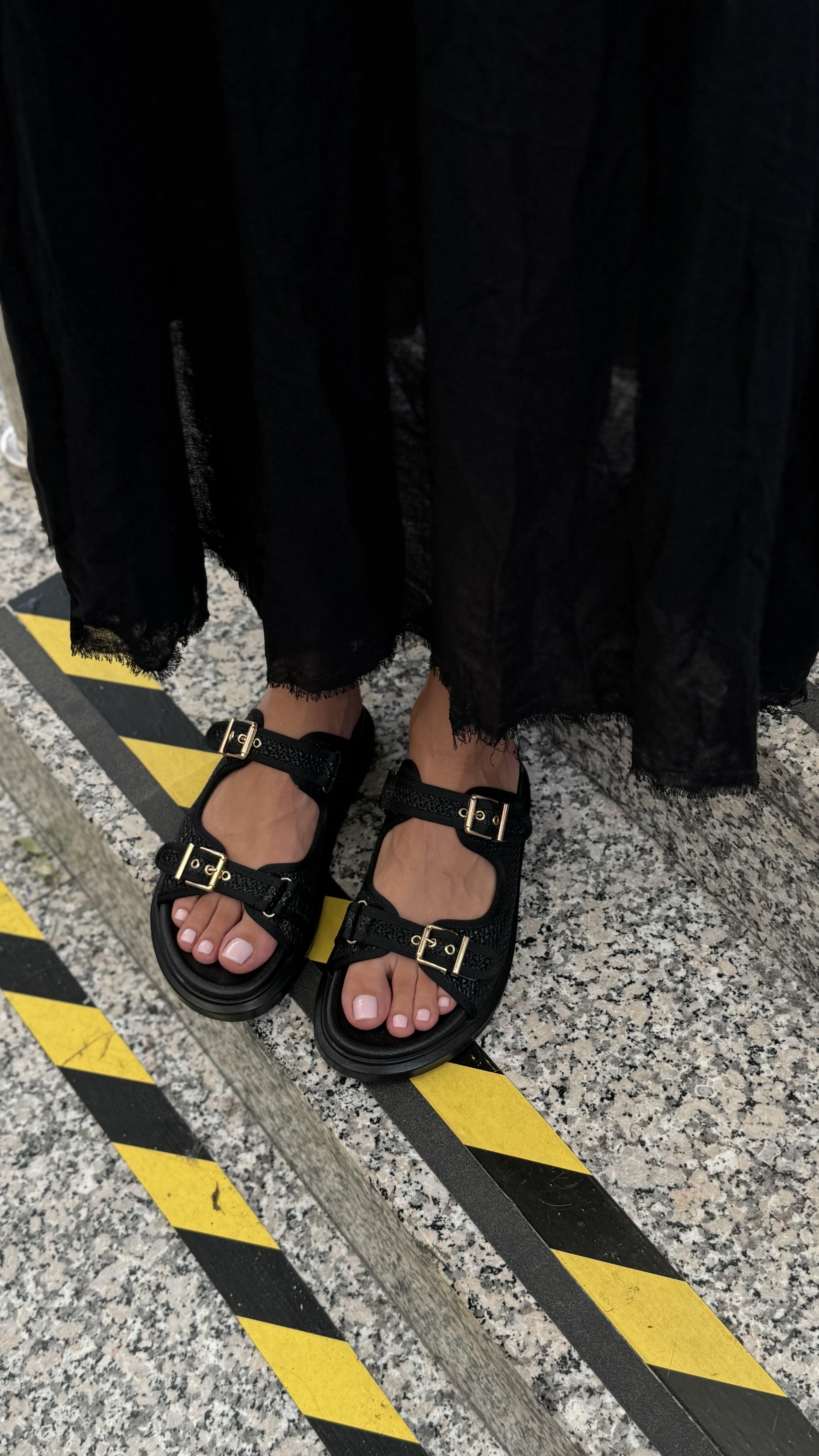 Bella Siyah Hasır Görünüm Çift Bantlı Terlik