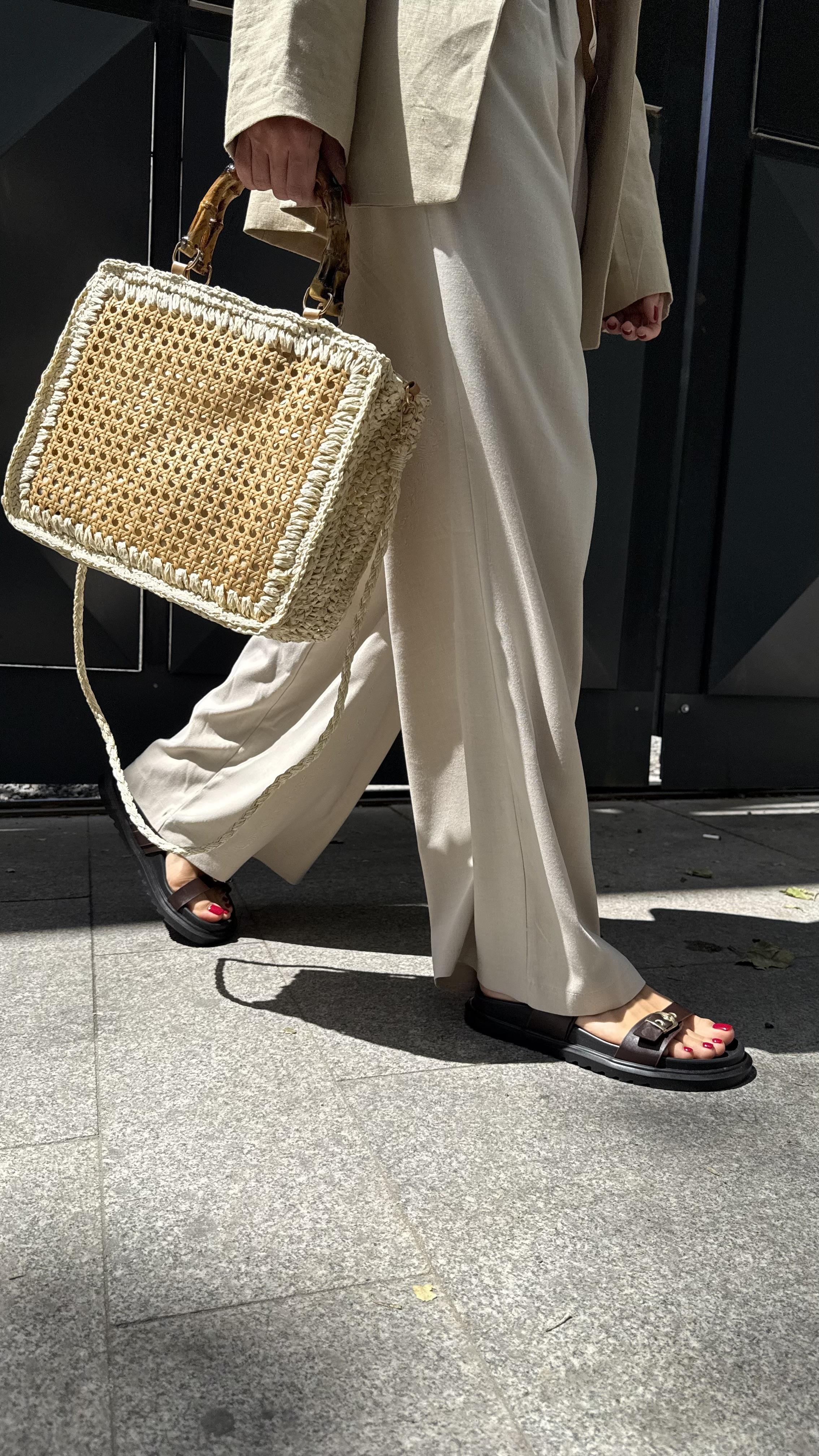 Çift Bantlı Gold Tokalı Yumuşak Kalıp Terlik Acıkahve