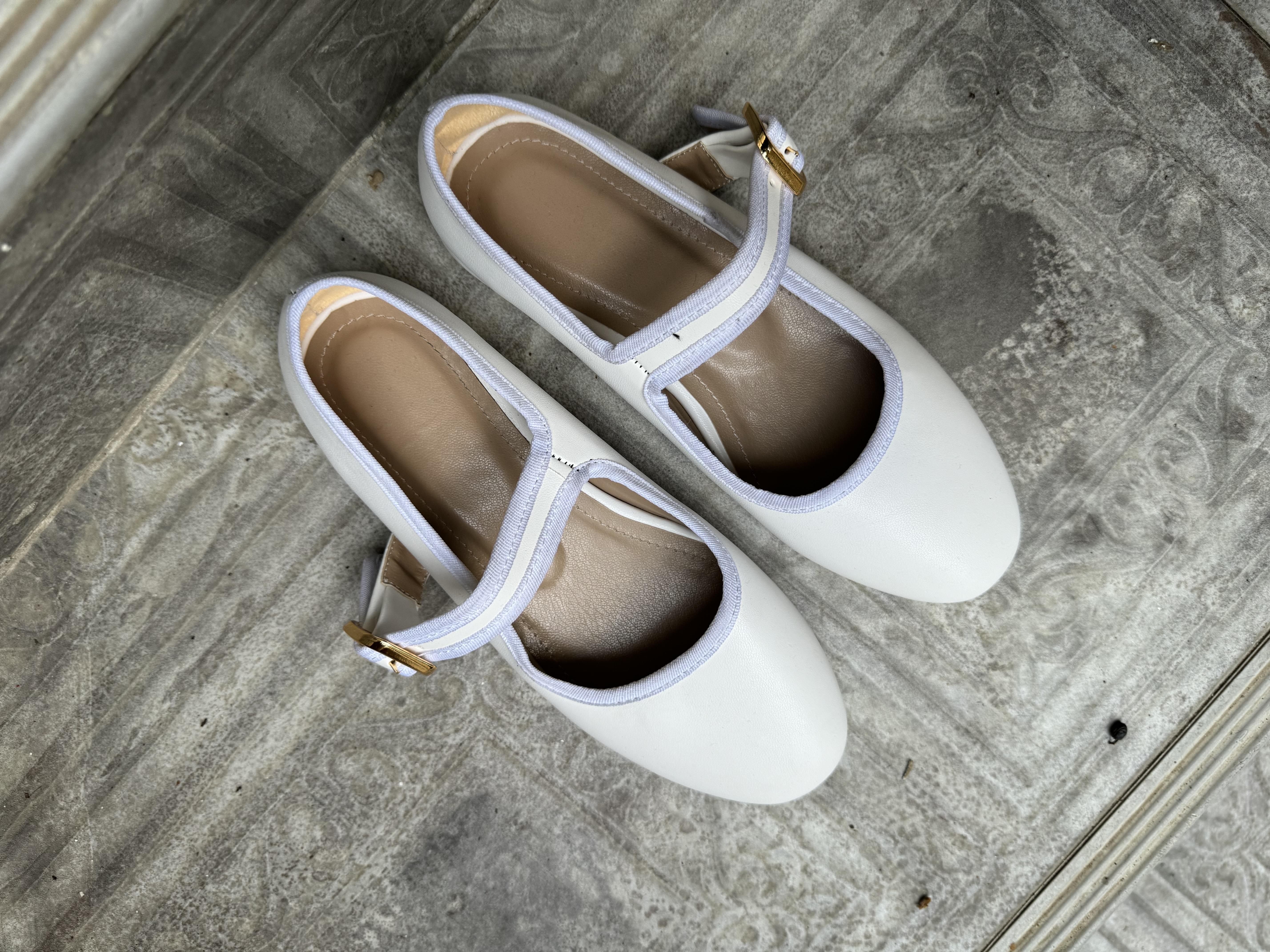 Cody Beyaz Kemer Detaylı Babet