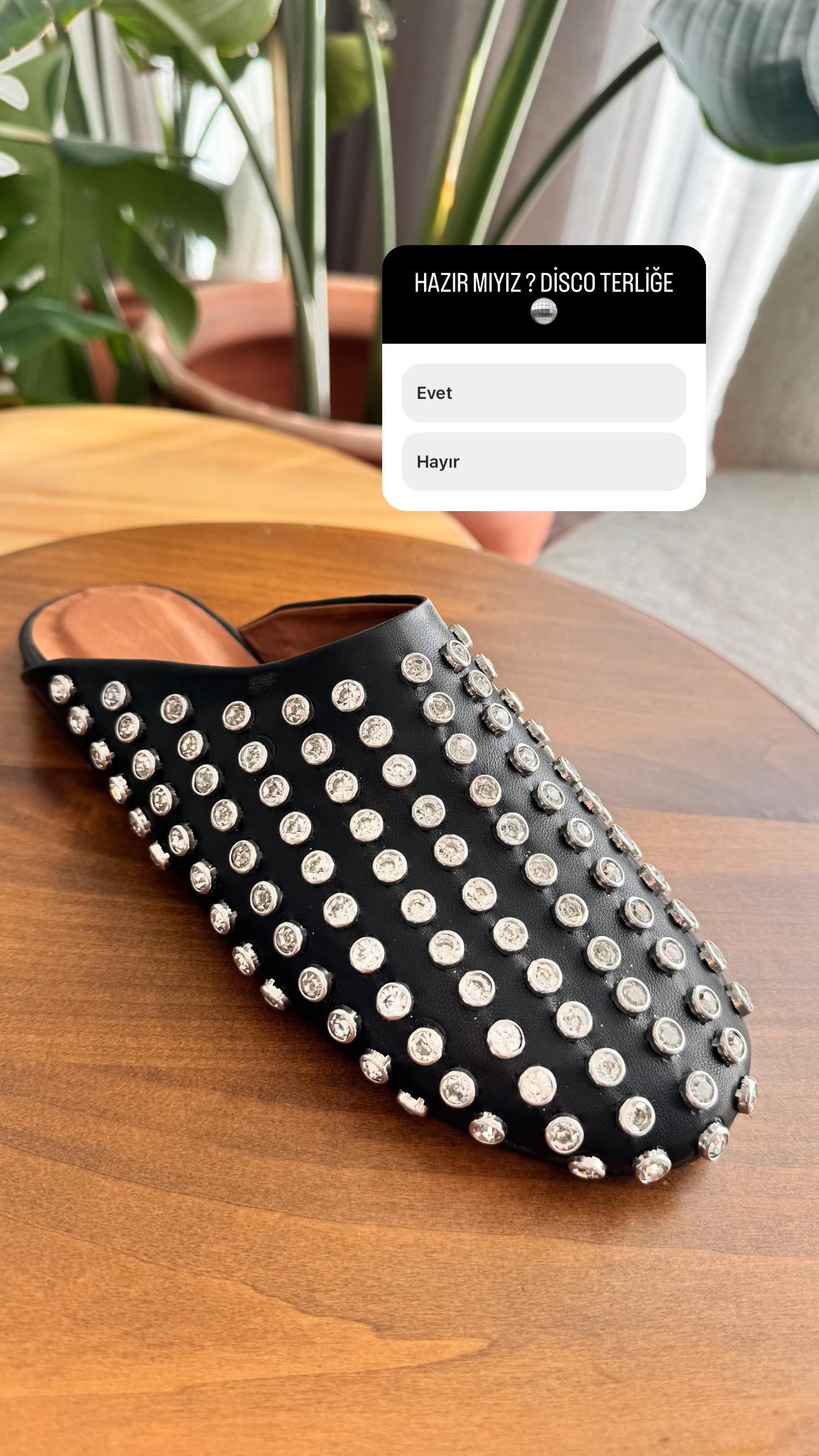 Disco Siyah Zımba Taşlı Terlik 