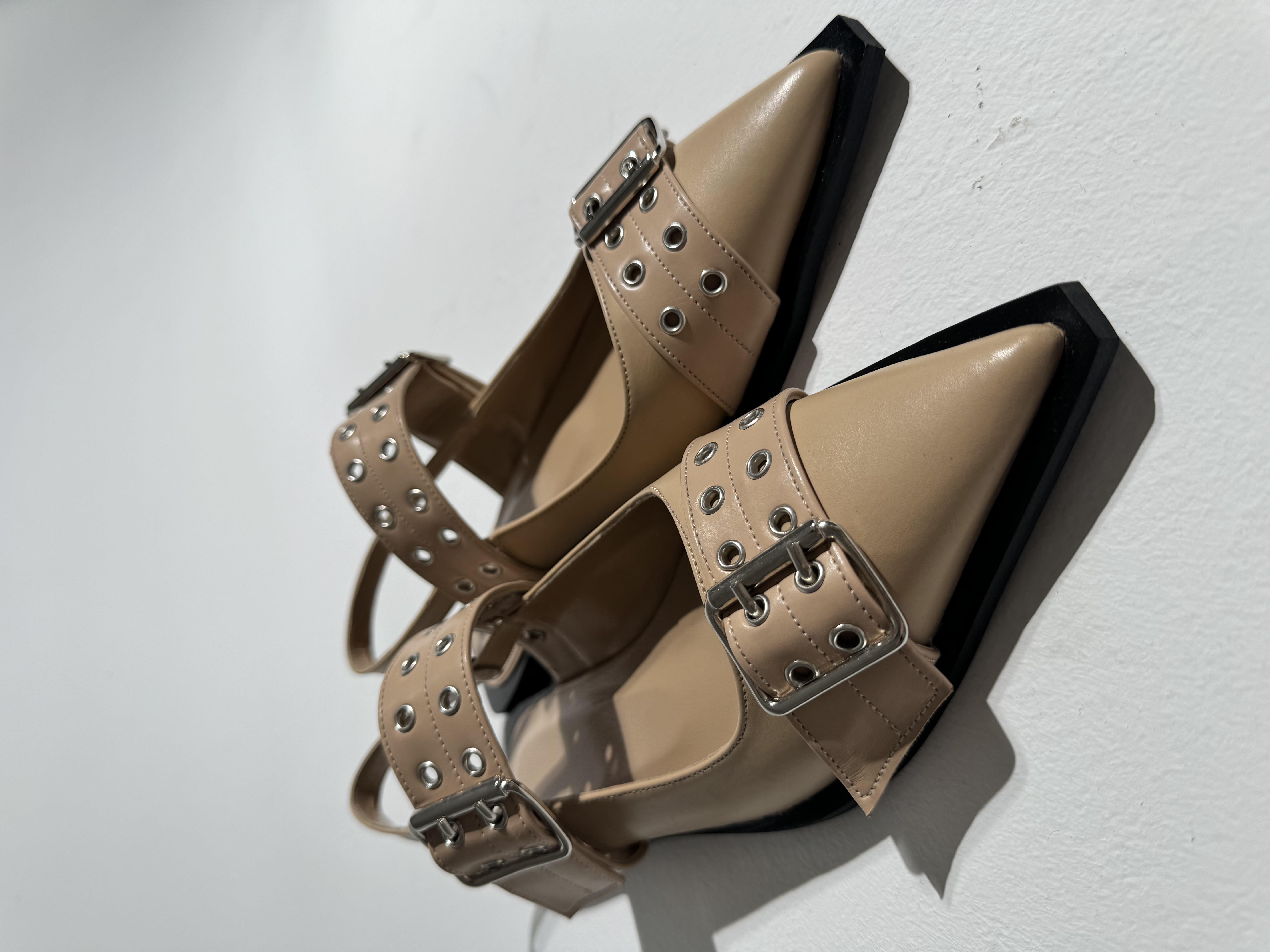 Gala Bej Çift Toka Detaylı Babet