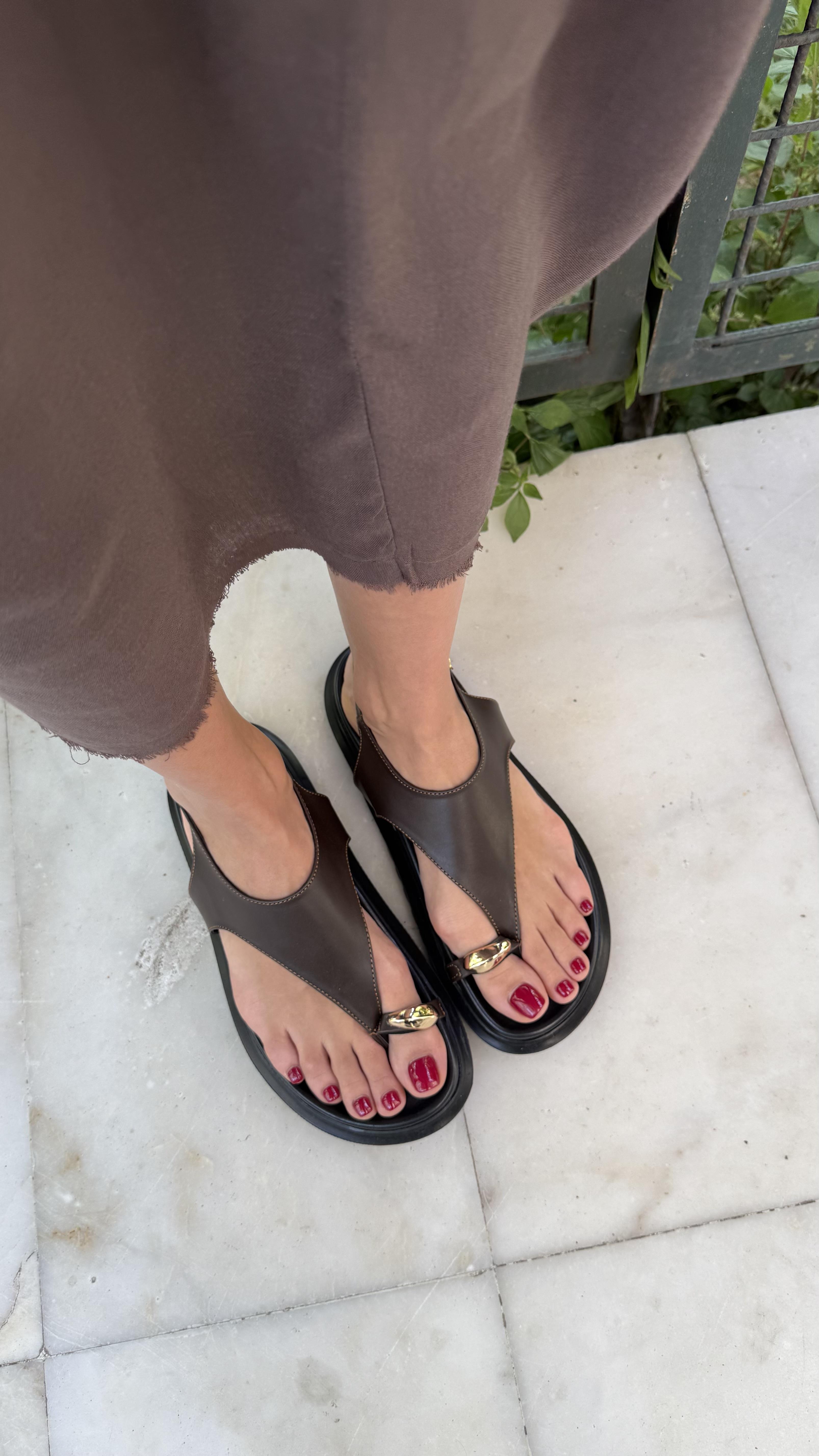 Gold Yüzük Modelli Acıkahve Sandalet 