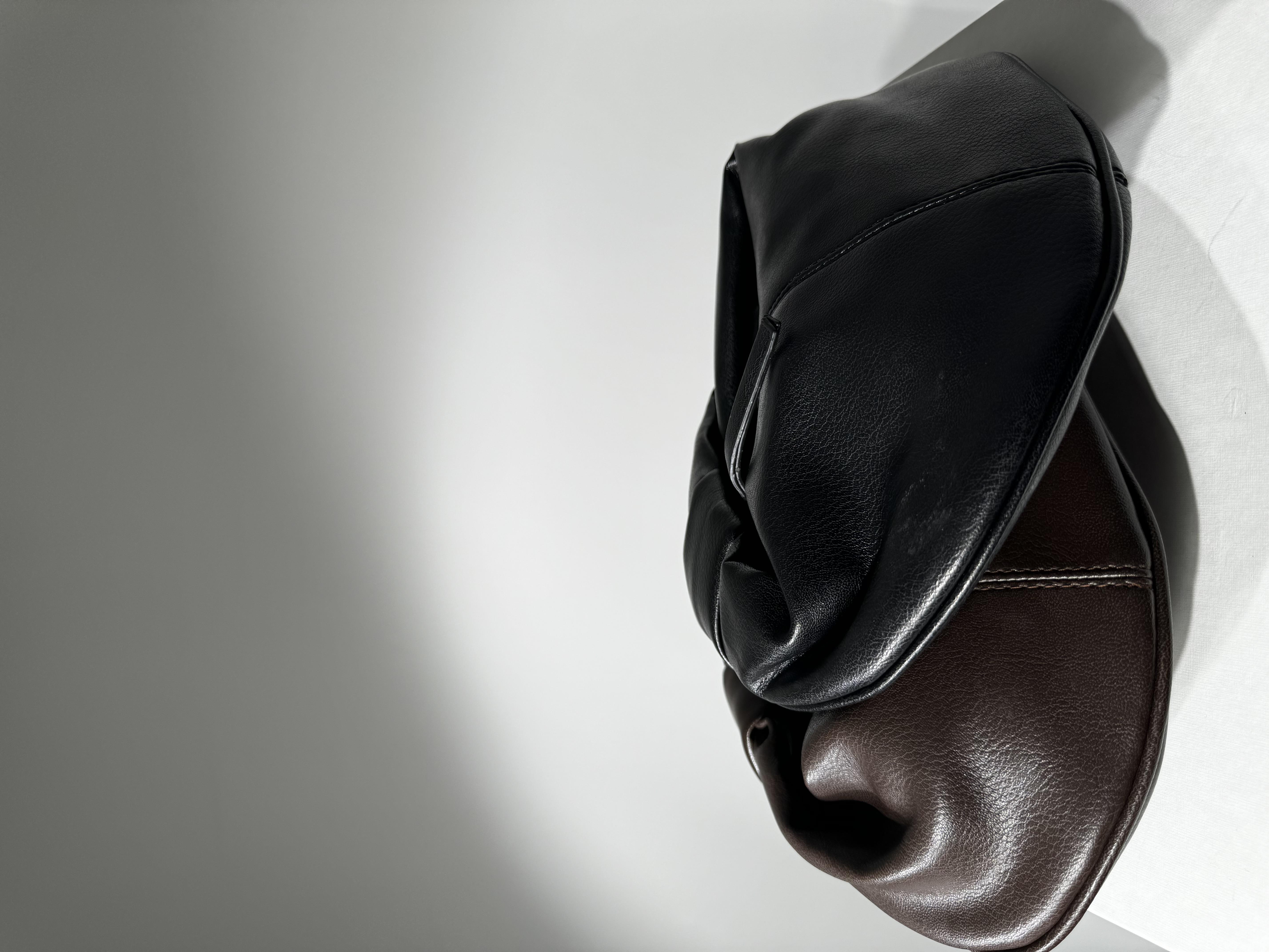 joan Siyah Cilt Görünümlü Çanta