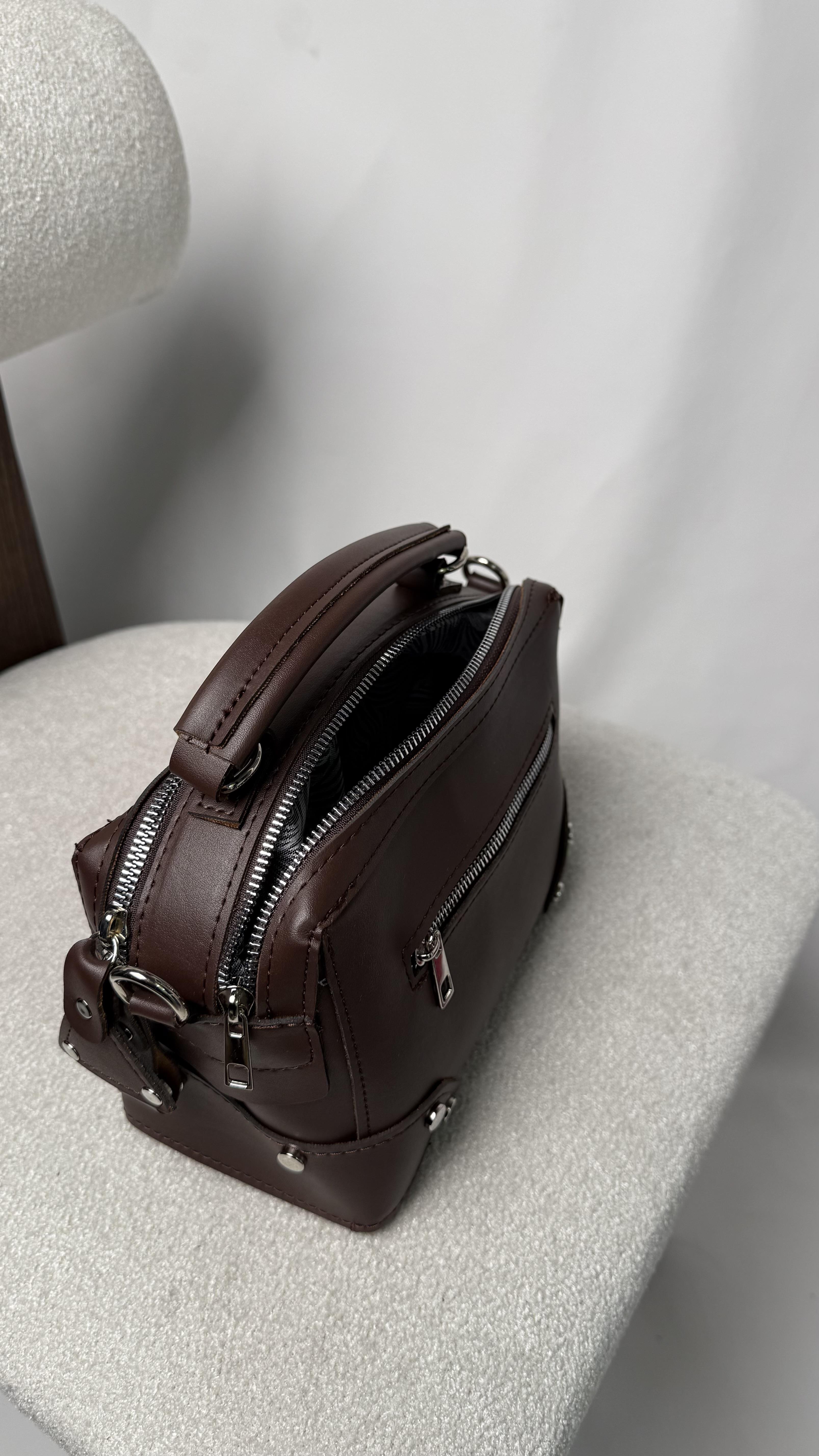 Kare Kalıp Model Fermuarlı Çift Gözlü Yandan Askı Detaylı Çanta Siyah