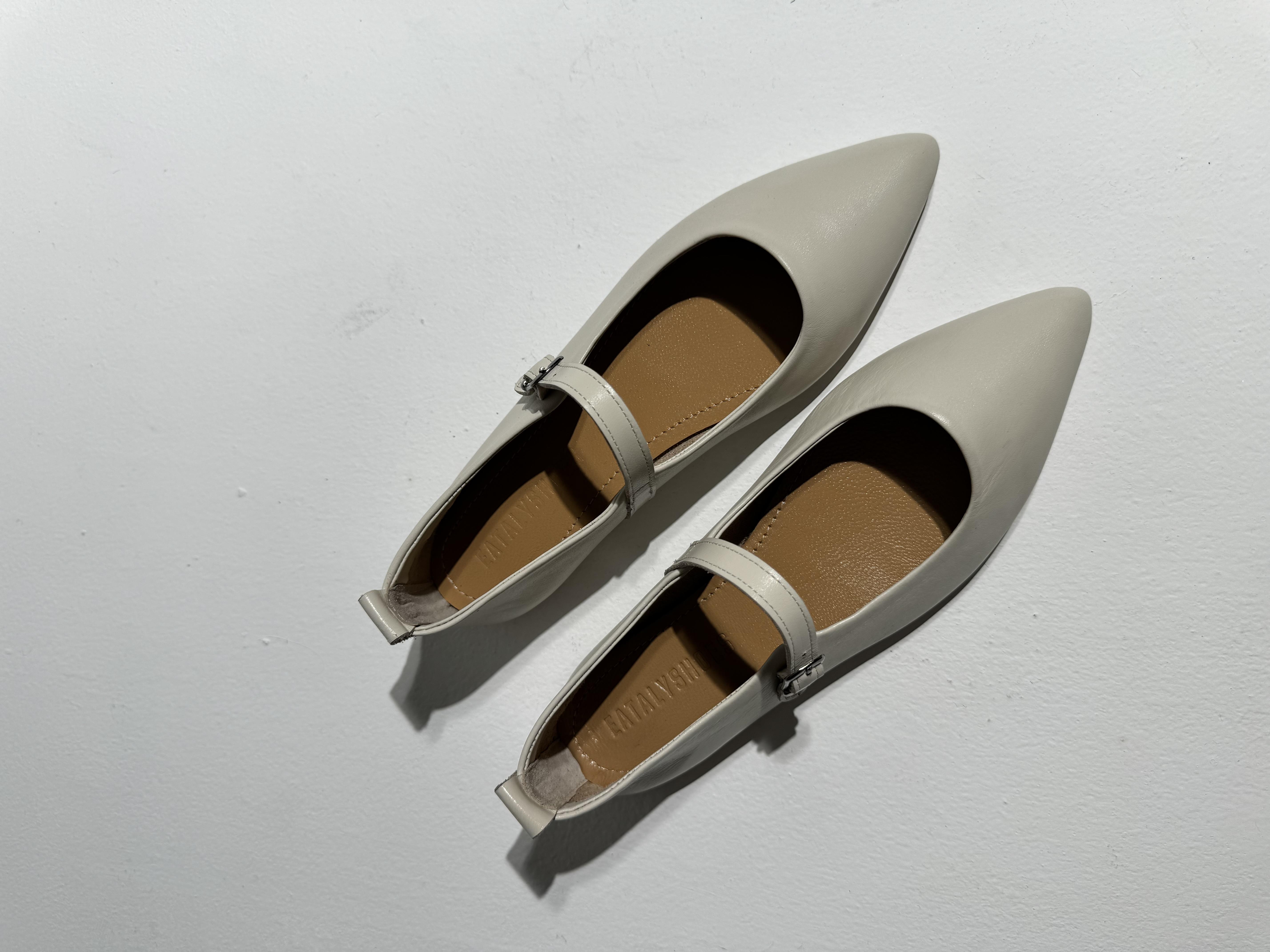 Katie Bej Sivri Burun Deri Yumuşacık Babet 