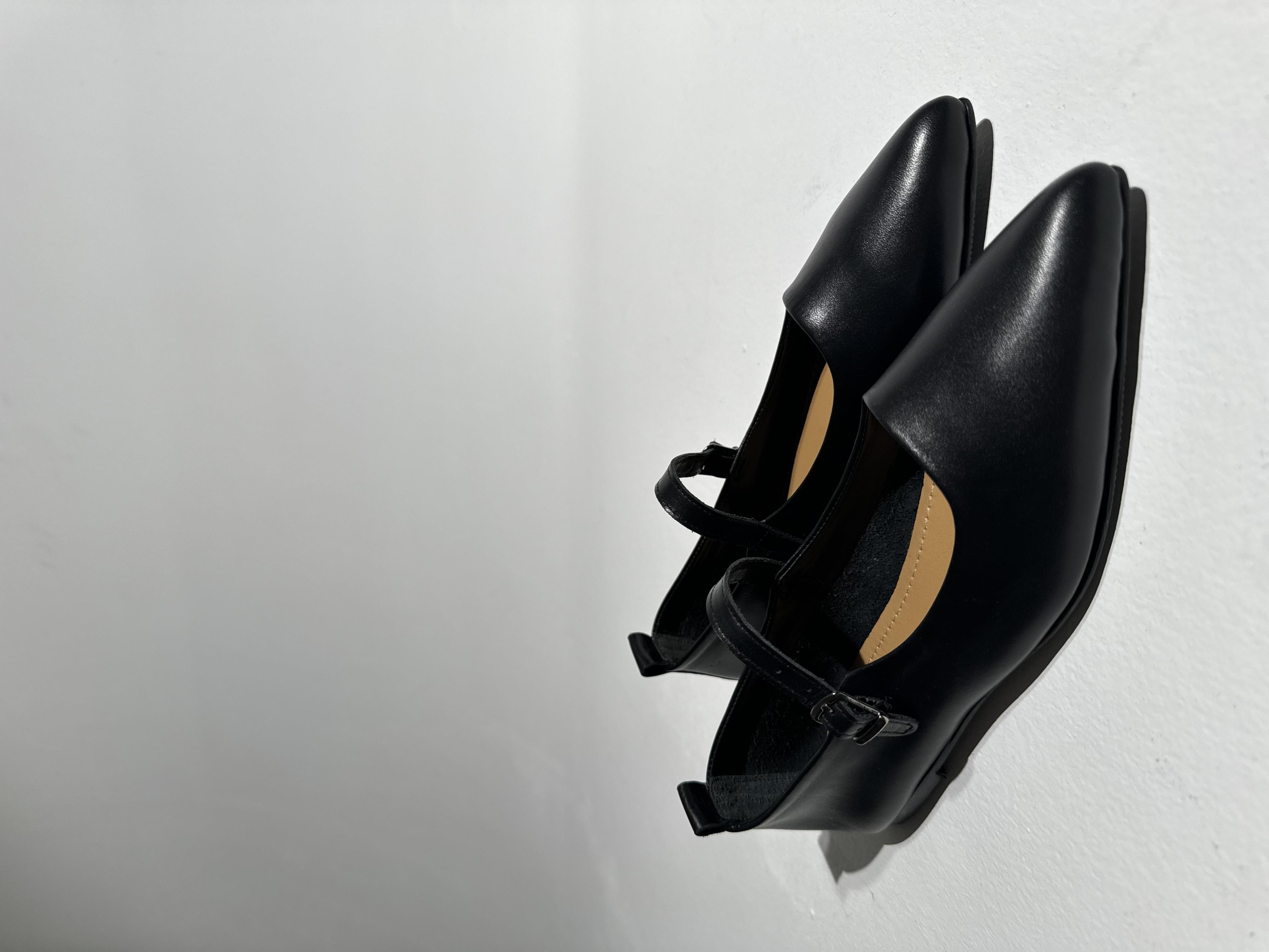 Katie Siyah  Sivri Burun Deri Yumuşacık Babet 