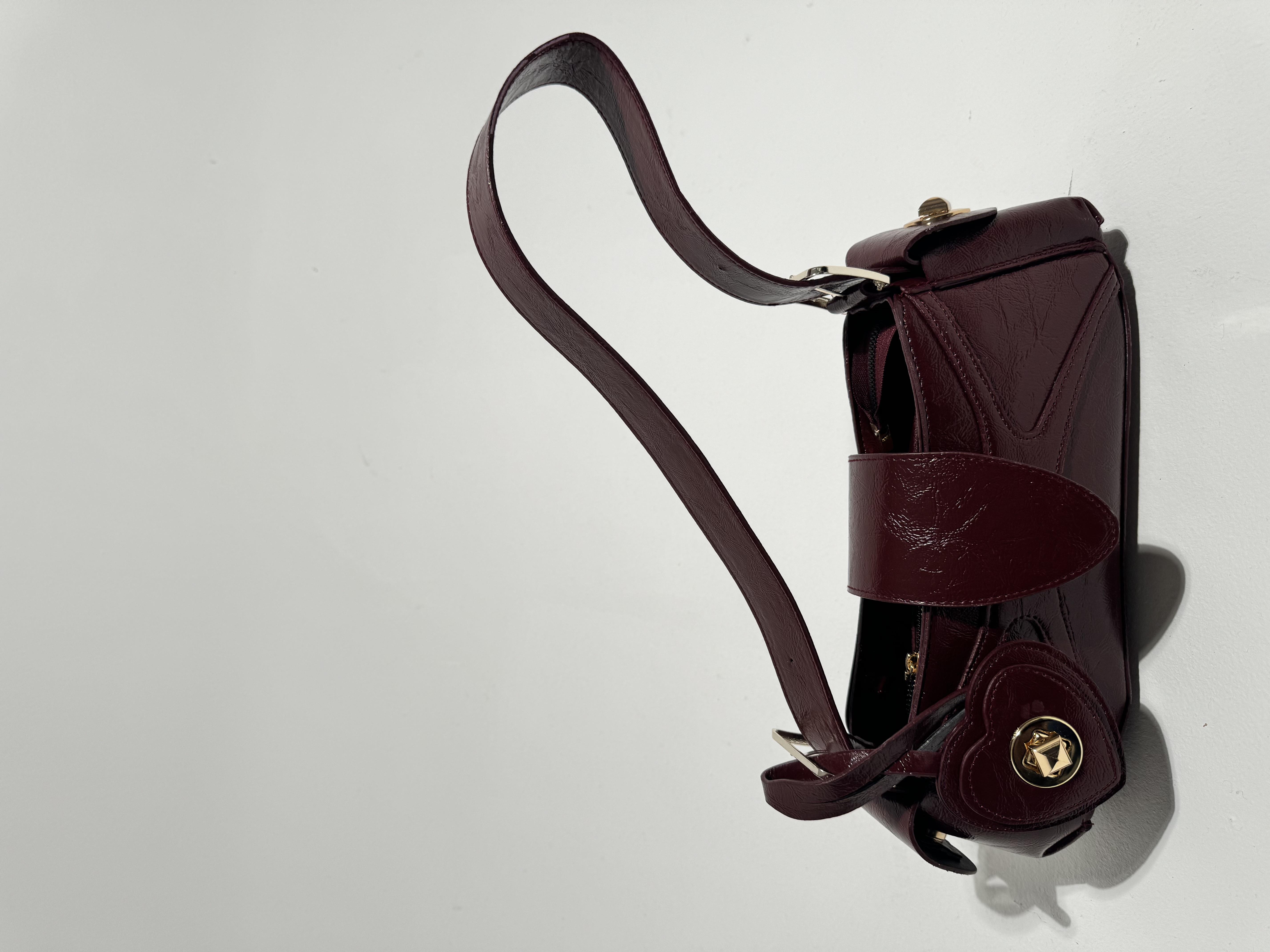 LOVE Bordo Rugan Detaylı Kalp Tokalı Çanta