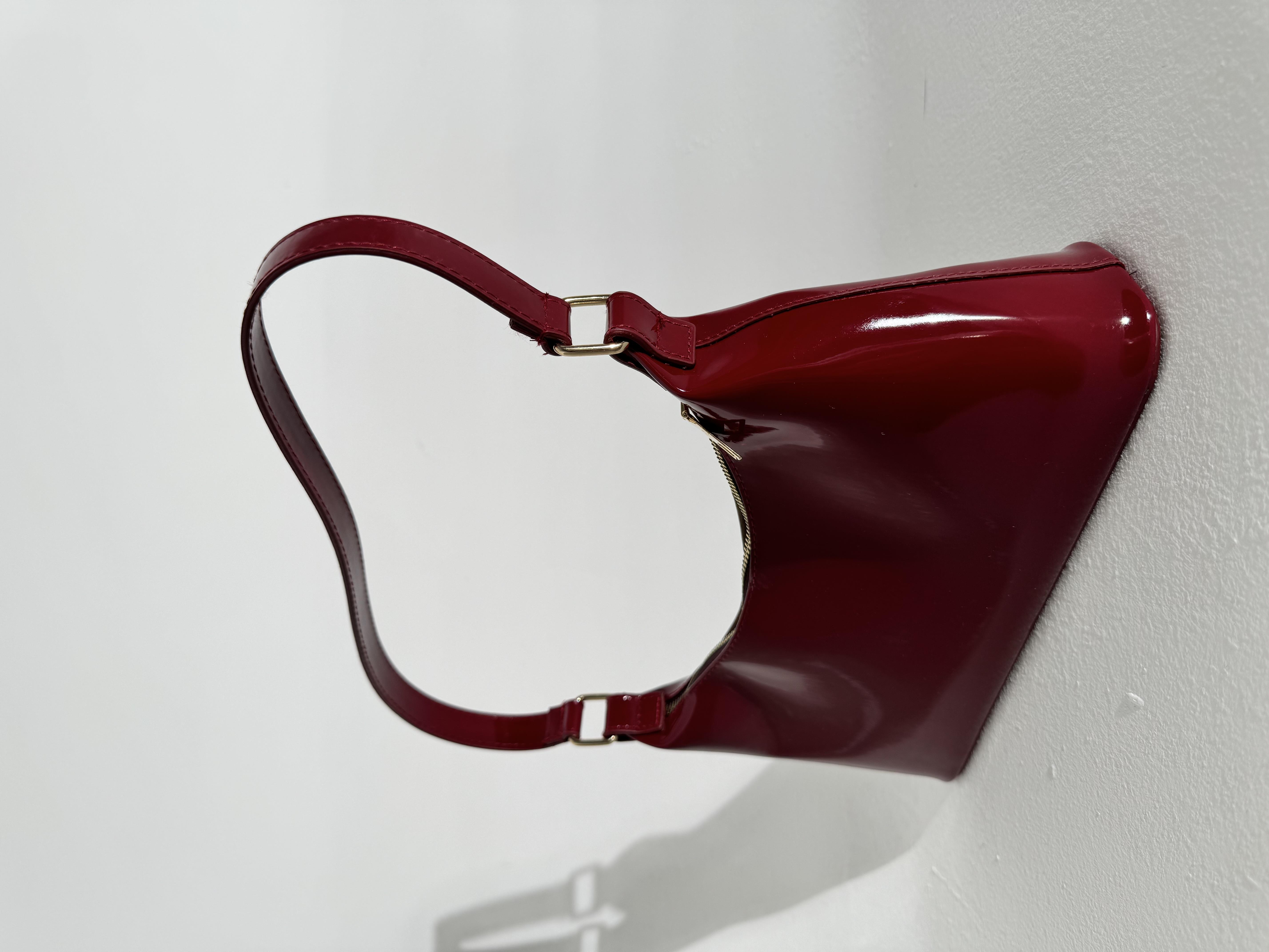 Loya Bordo Rugan Saplı Çanta