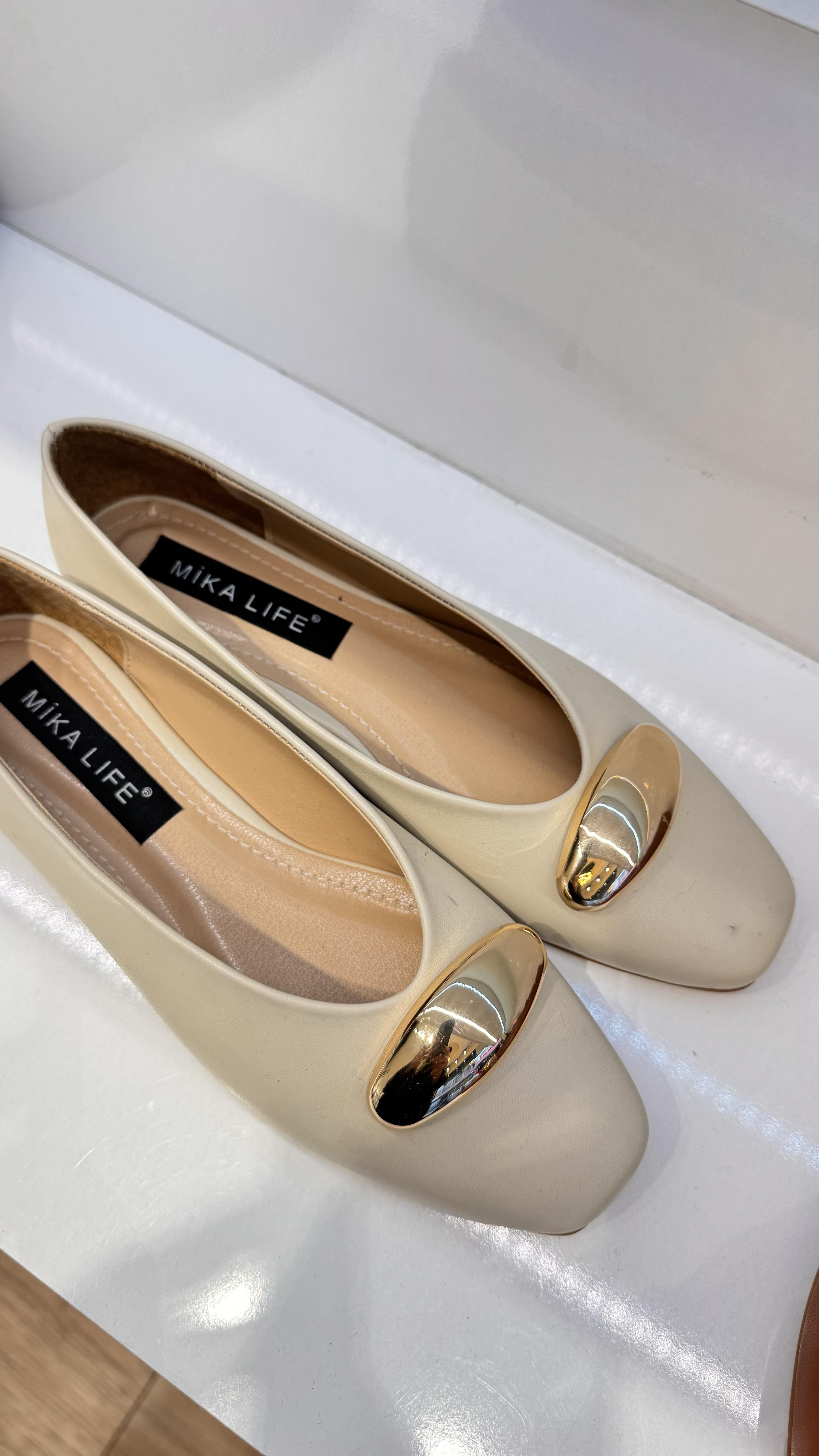 Luna Bej Gold Toka Detaylı Babet 
