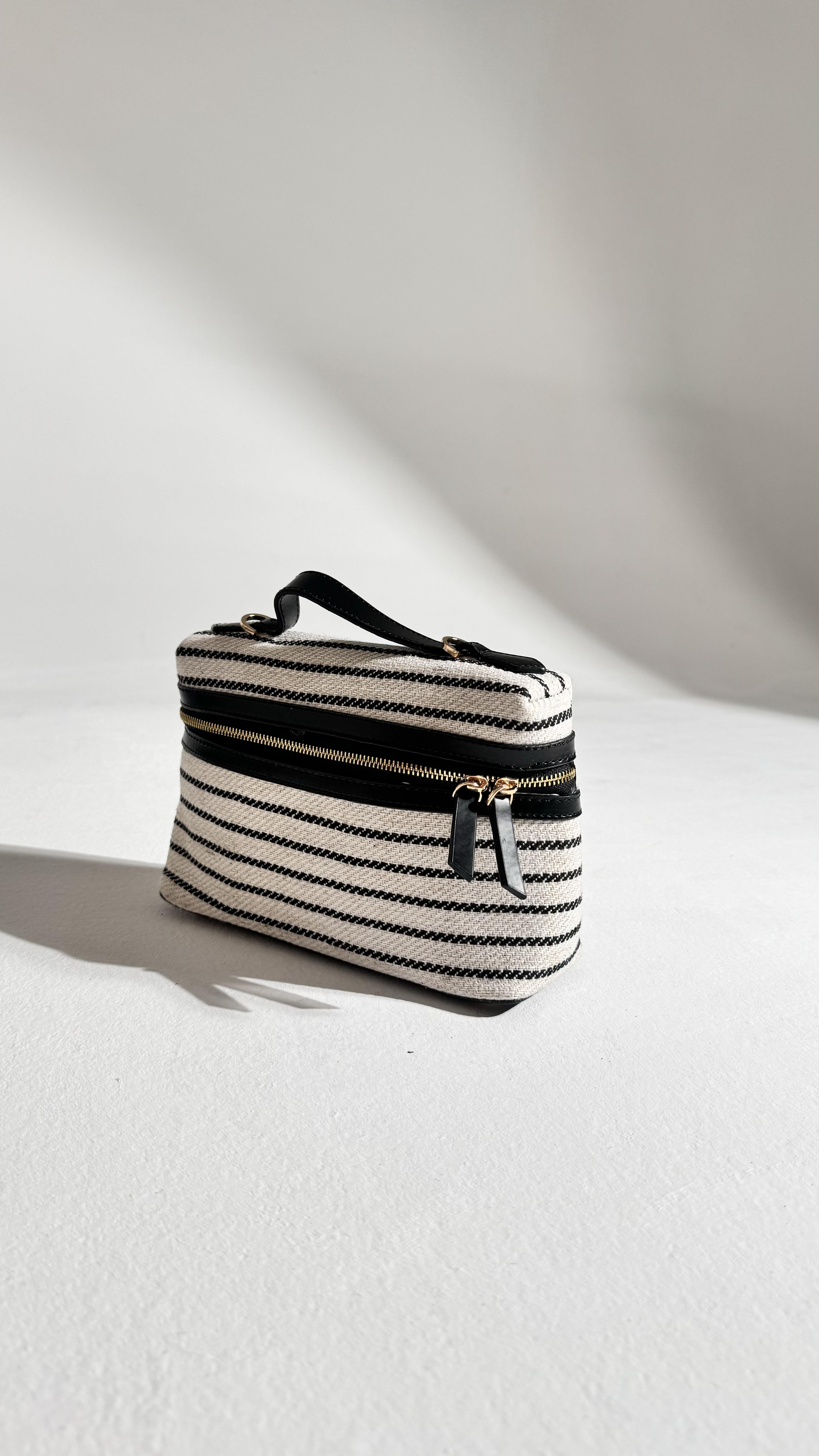 Marna Siyah Bej Çizgili Askı Detaylı Çanta
