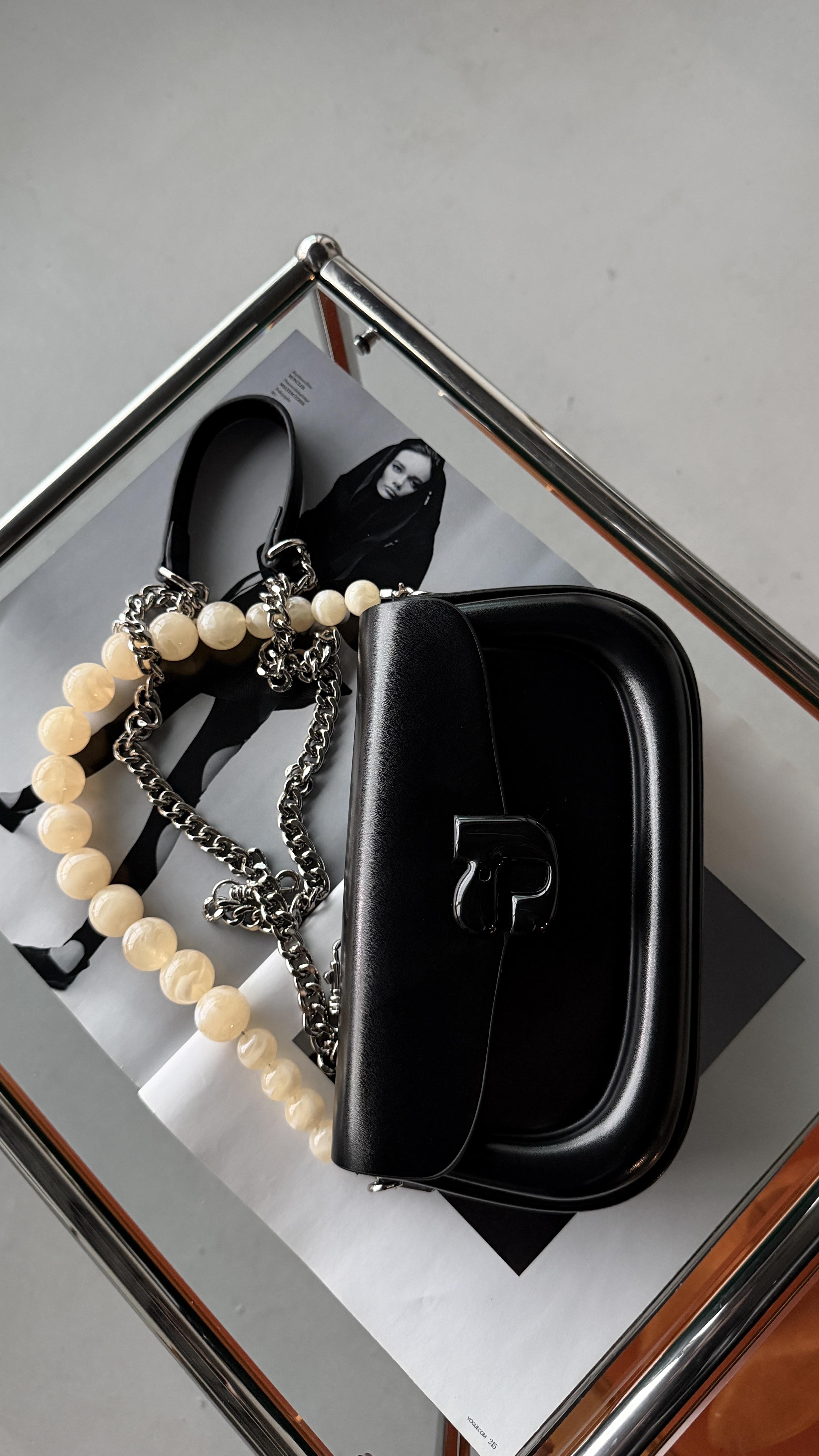 Pera Siyah Boncuk Detaylı Çift Askılı Mini Boy Çanta