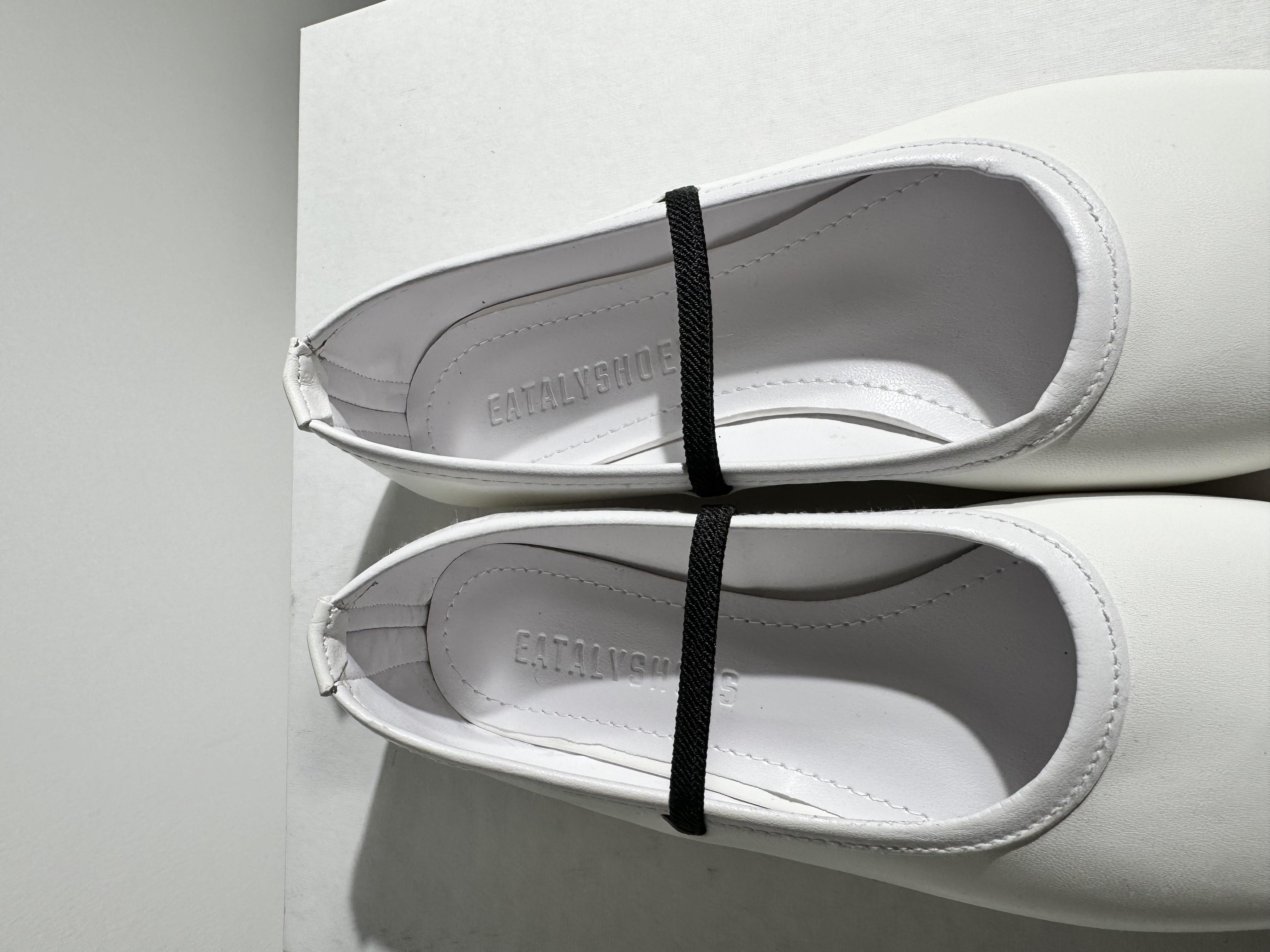 Pola Beyaz Lastik Detaylı Babet