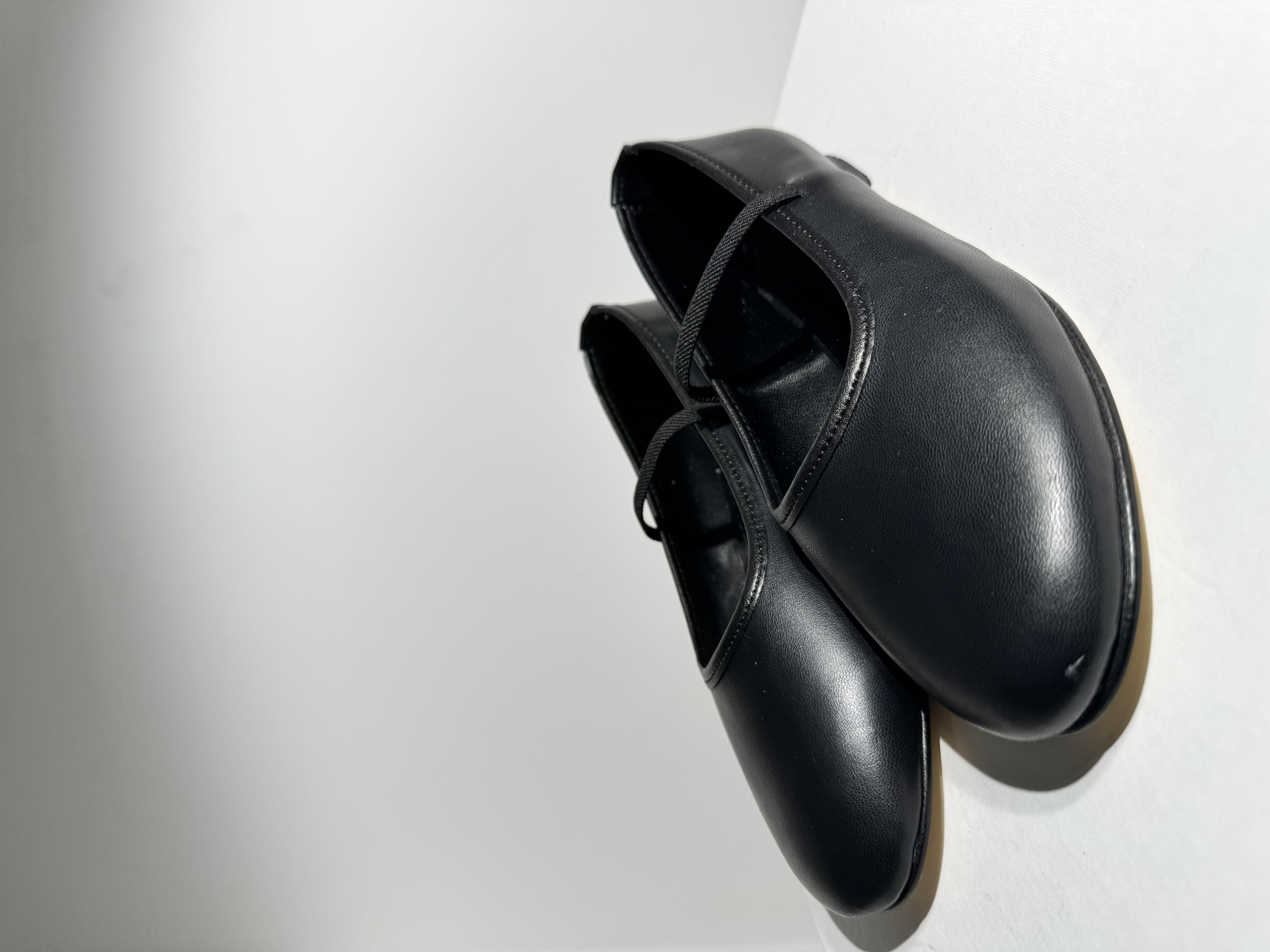 Pola Siyah Lastik Detaylı Babet