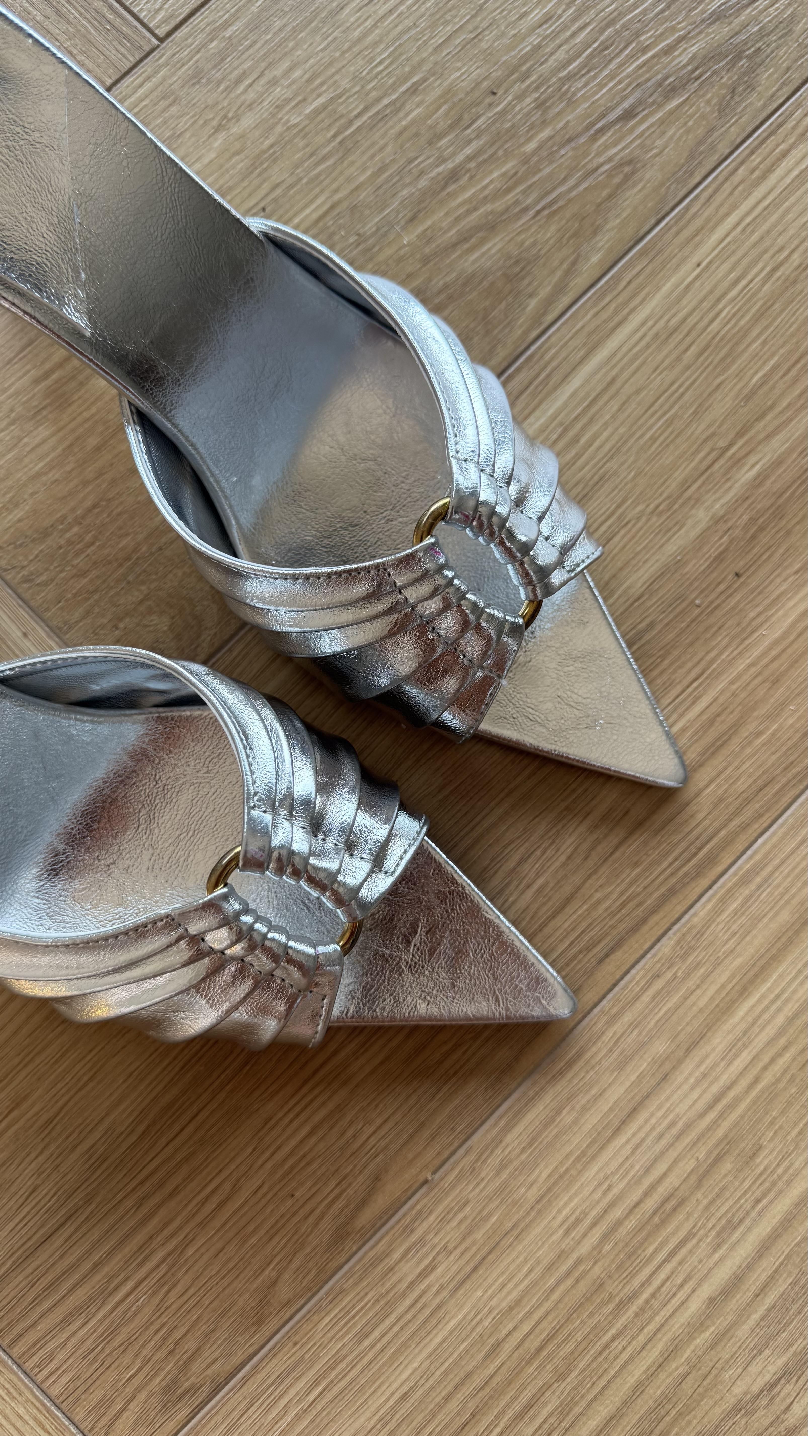 Sivri Burun Gümüş Topuklu Ayakkabı