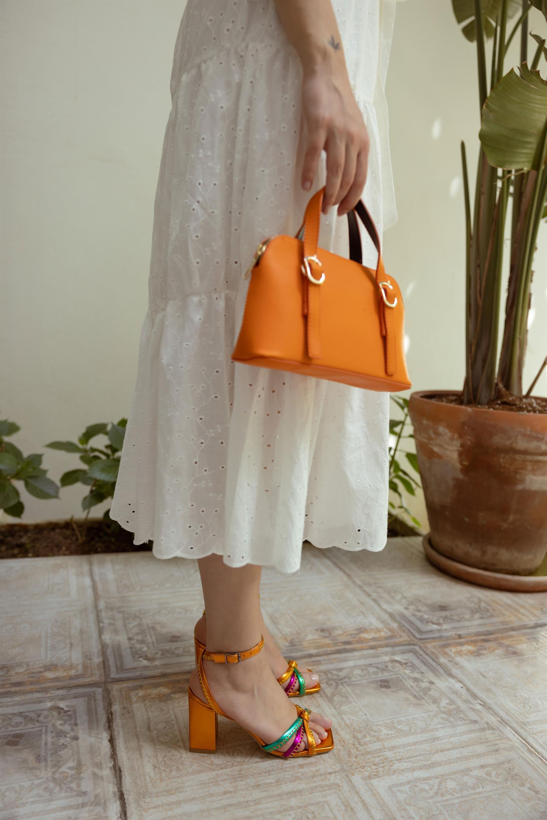 Turuncu Mini Askılı Elde Tutma Kadın Çanta
