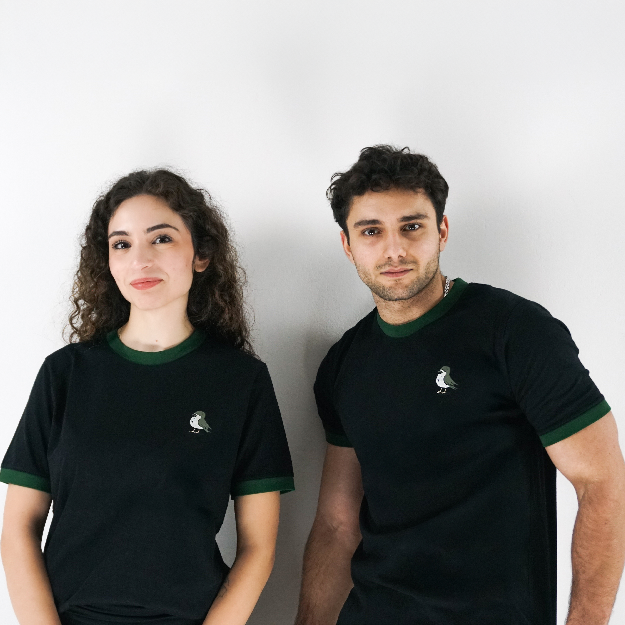 Yuvada Duran Kırlangıç Unisex Tişört Siyah