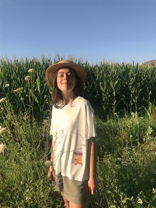 Kafasında Bulutlar Dolaşan Kız Tshirt