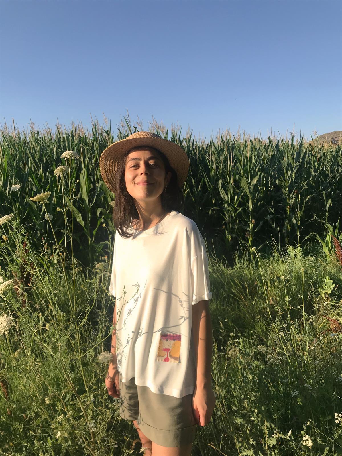 Kafasında Bulutlar Dolaşan Kız Tshirt