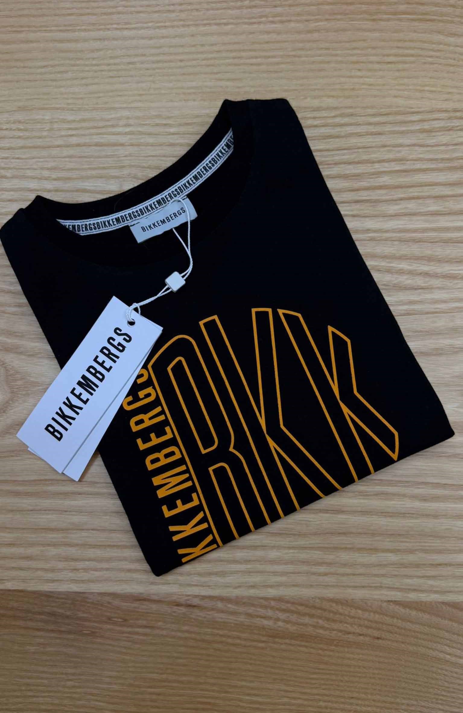 C2290 BKKMBRS TURUNCU BASKILI SİYAH T-SHIRT