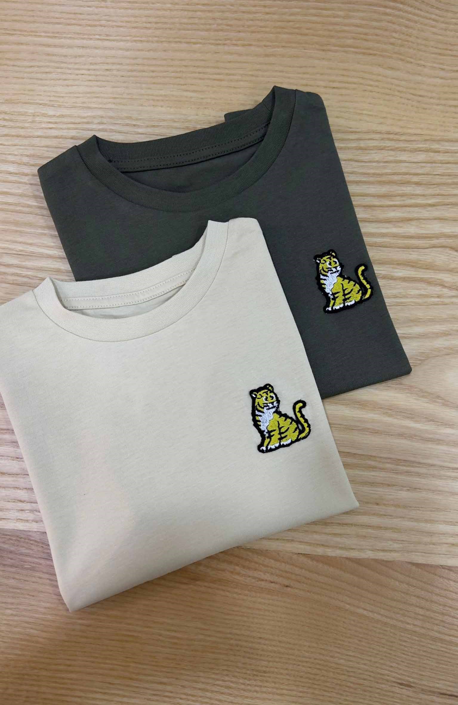 C2388 KNZ KÜÇÜK KAPLAN NAKIŞLI T-SHIRT 
