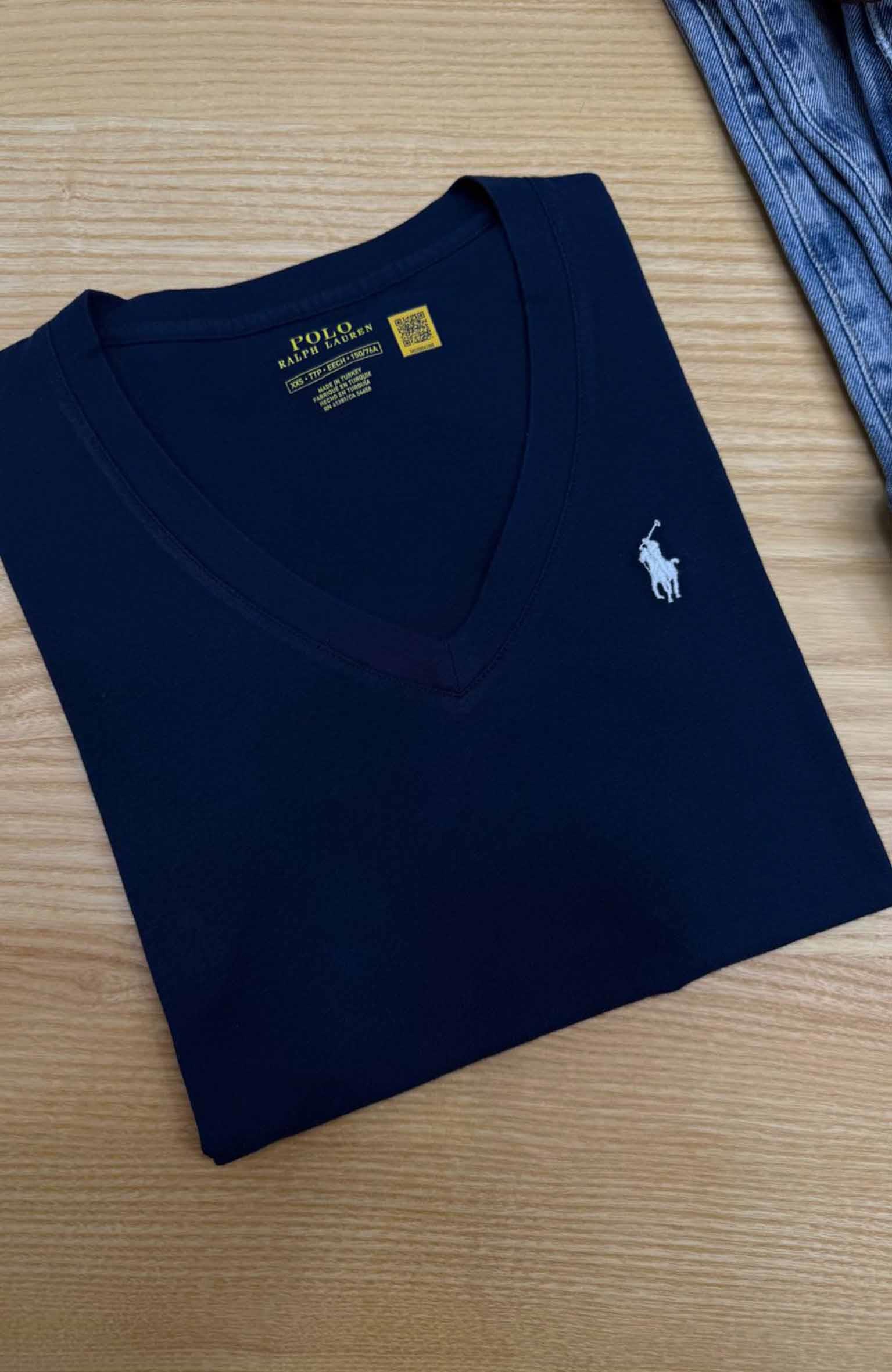 K3785 PRL V YAKA BEYAZ NAKIŞLI LACİVERT T-SHIRT